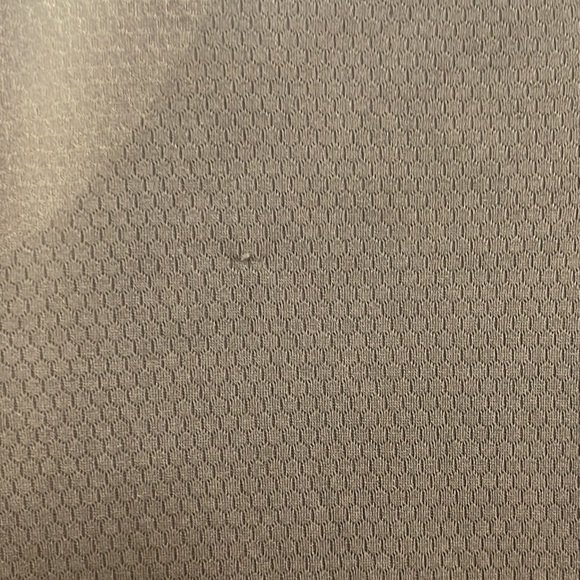 - Brand new with tags Men’s Reebok active tank top. Top has a small thread… - Picture 15 of 16